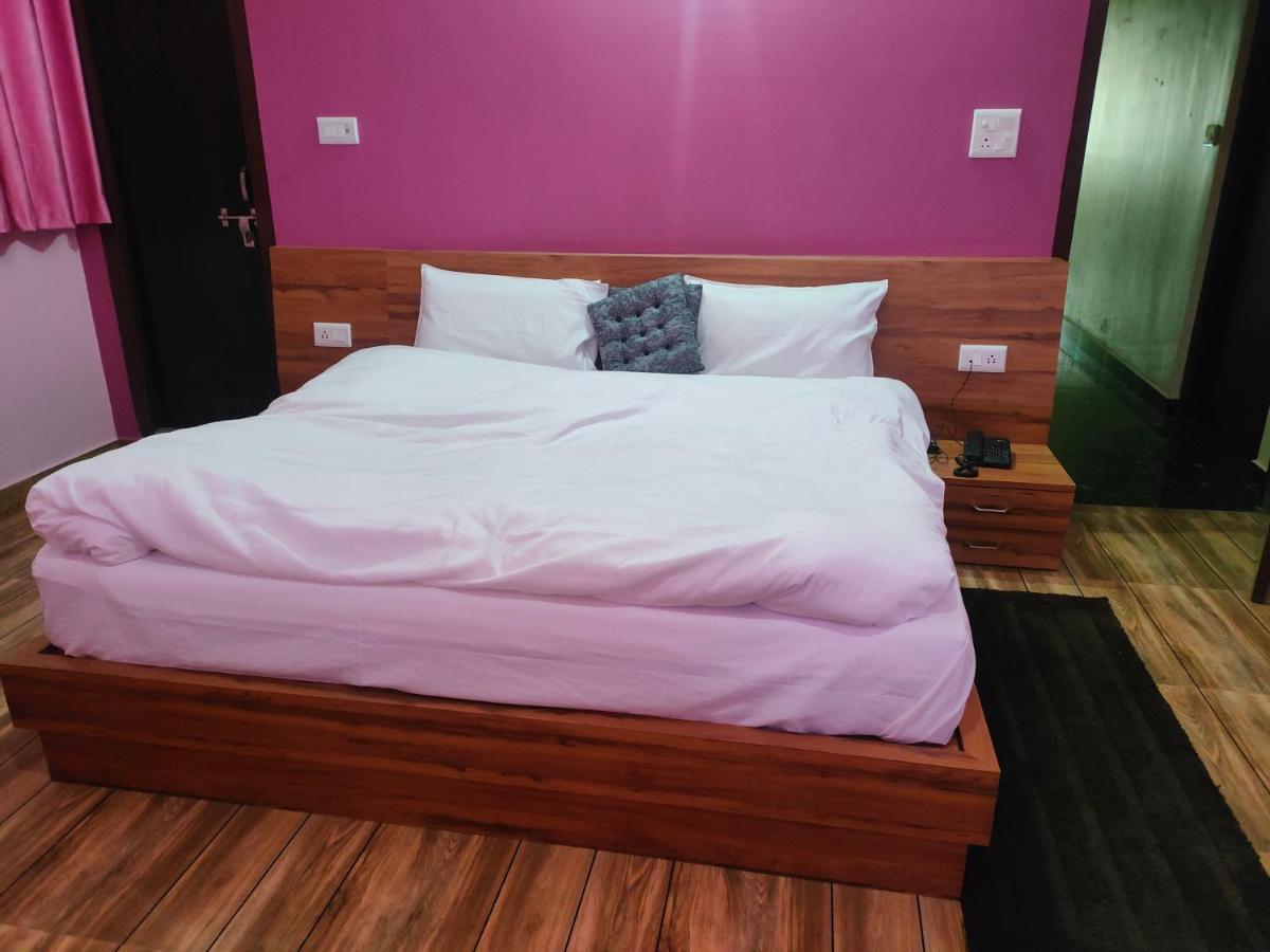Hotel Rishabh And Banquet Hall Pithoragarh Bagian luar foto