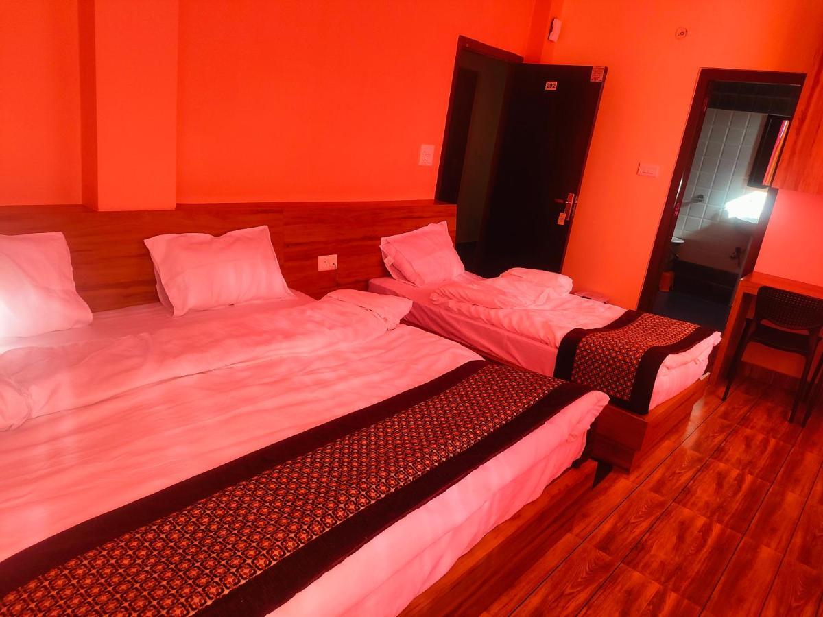 Hotel Rishabh And Banquet Hall Pithoragarh Bagian luar foto