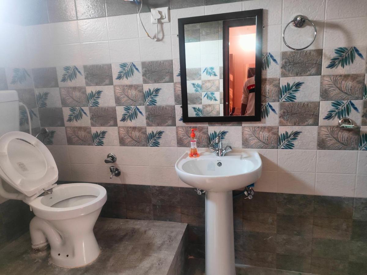 Hotel Rishabh And Banquet Hall Pithoragarh Bagian luar foto