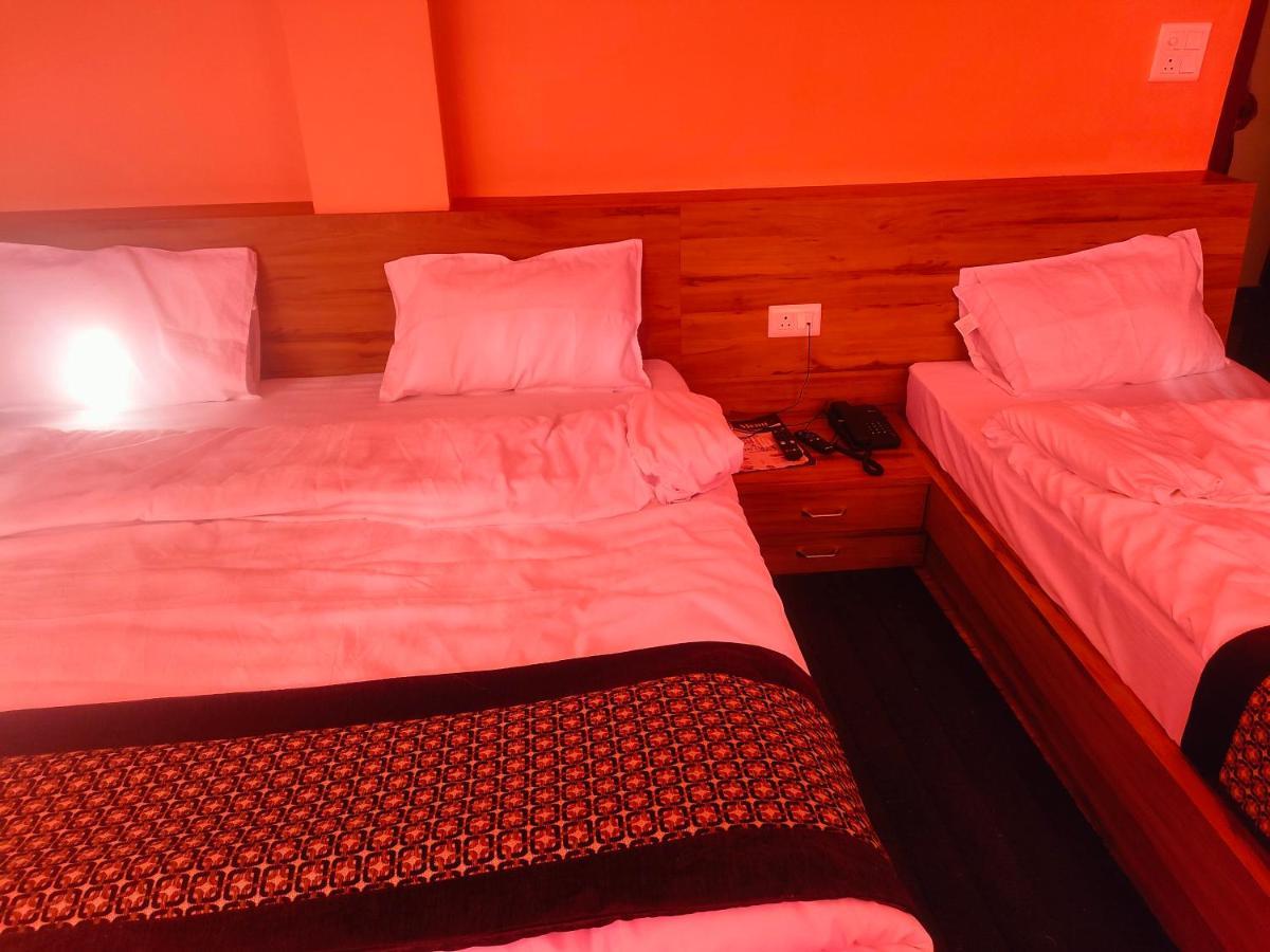 Hotel Rishabh And Banquet Hall Pithoragarh Bagian luar foto