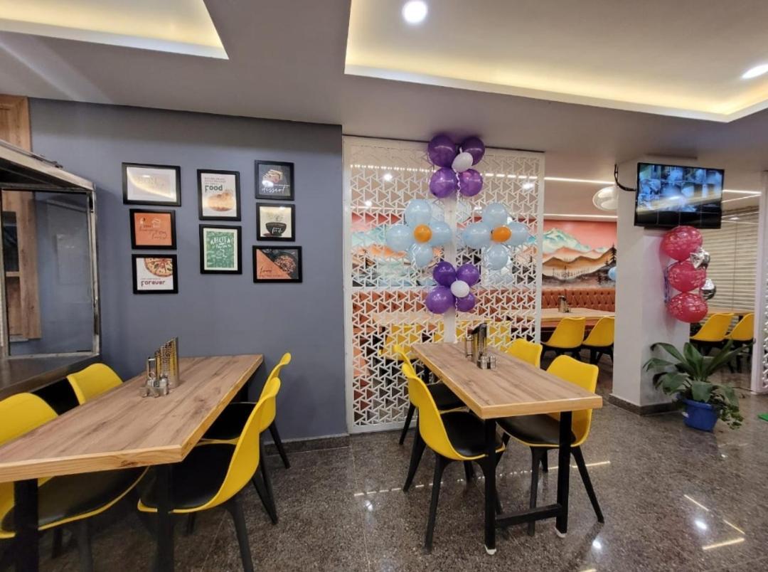 Hotel Rishabh And Banquet Hall Pithoragarh Bagian luar foto