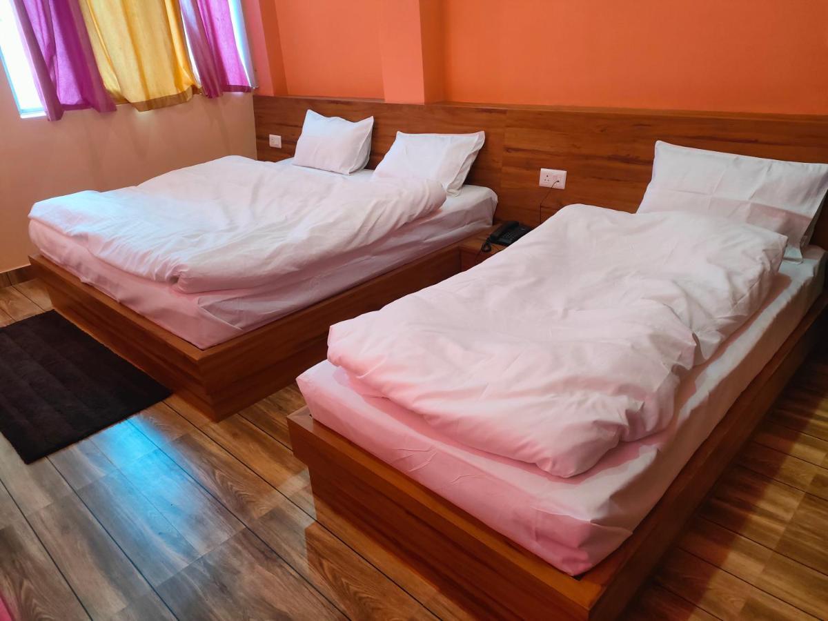 Hotel Rishabh And Banquet Hall Pithoragarh Bagian luar foto