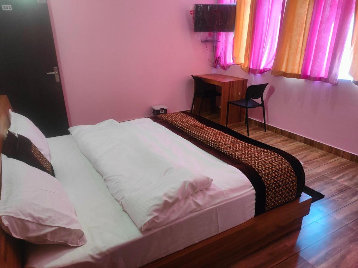 Hotel Rishabh And Banquet Hall Pithoragarh Bagian luar foto