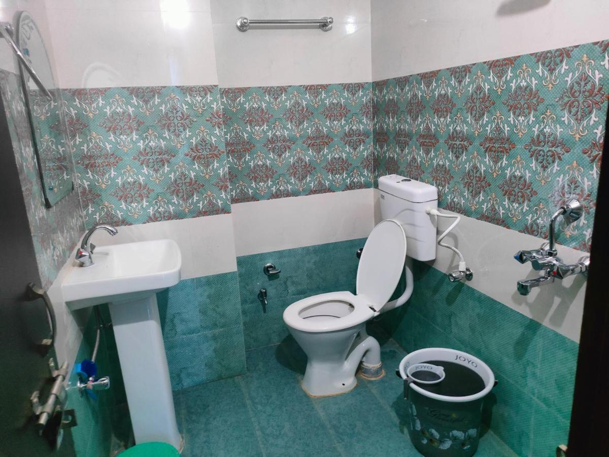 Hotel Rishabh And Banquet Hall Pithoragarh Bagian luar foto