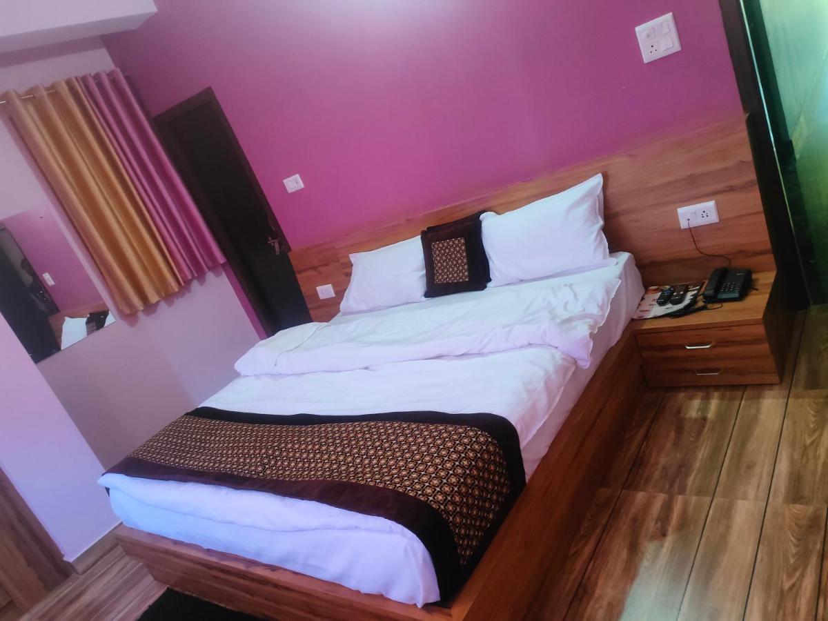 Hotel Rishabh And Banquet Hall Pithoragarh Bagian luar foto